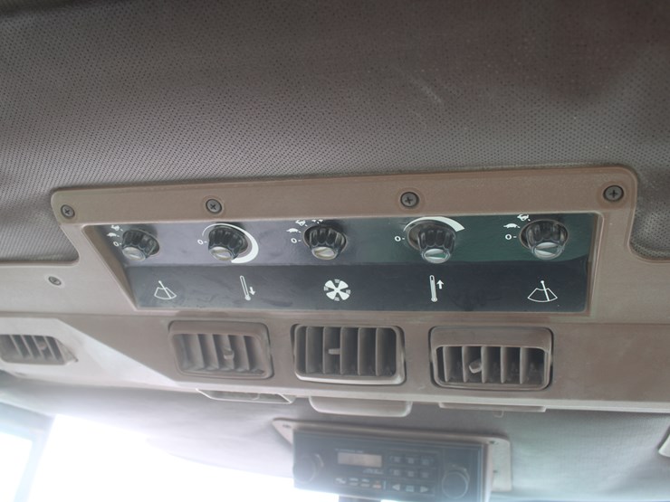 1985-john-deere-4650-image-45