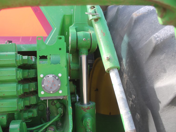 john-deere-8100-image-46