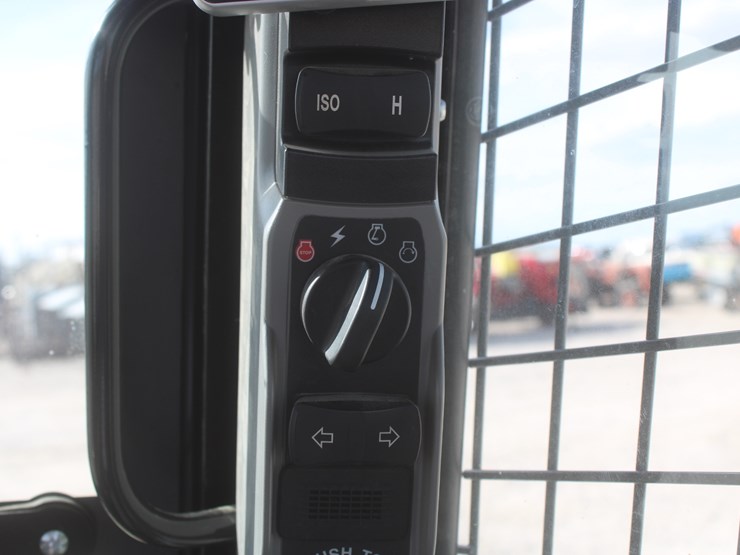 2021-new-holland-c327-image-53