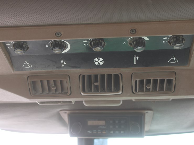 1985-john-deere-4650-image-38