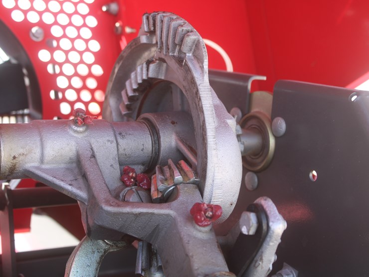 2020-massey-ferguson-1840-image-35