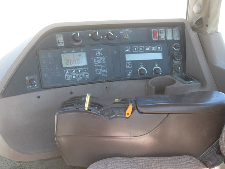 john-deere-8220-image-32