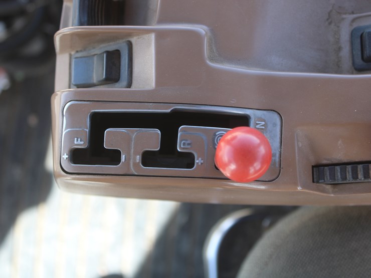 john-deere-8100-image-85