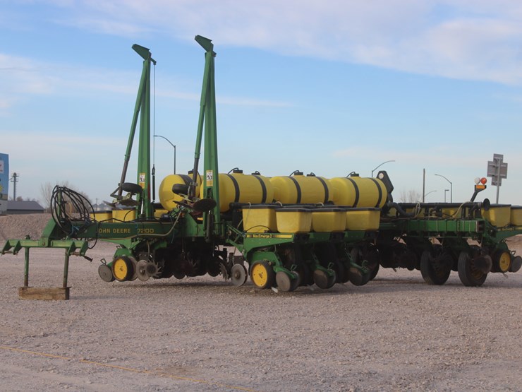john-deere-7200-image-11