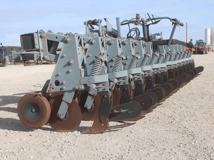 #1070-•-hinniker-12-row-corn-cultivator-image-2