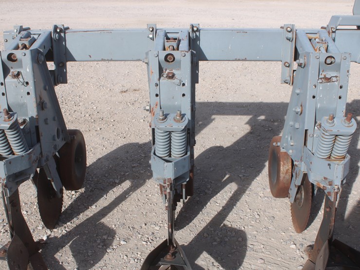 #1070-•-hinniker-12-row-corn-cultivator-image-18