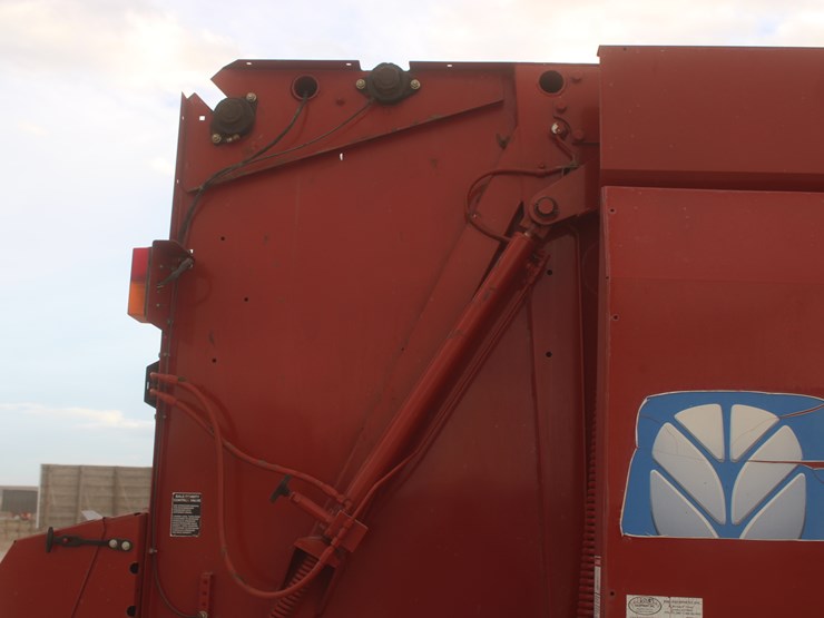 new-holland-br7090-image-46