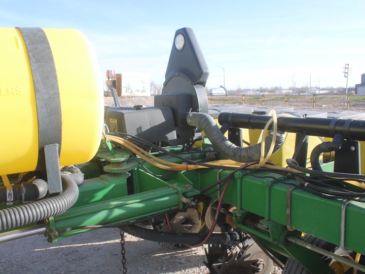 john-deere-7200-image-35
