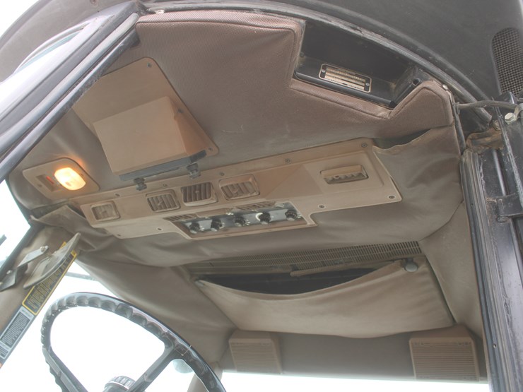 1985-john-deere-4650-image-29