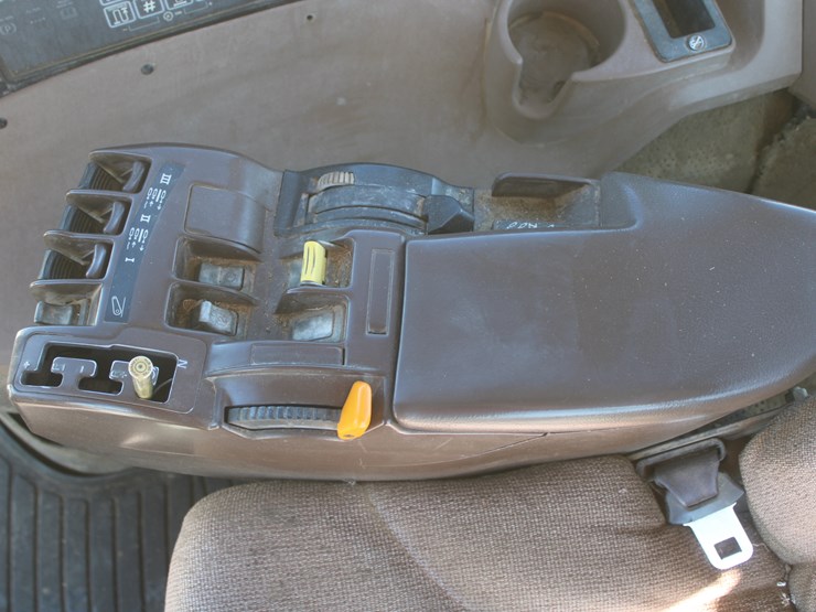 john-deere-8220-image-37