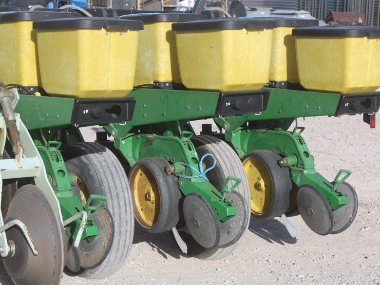 john-deere-7200-image-61