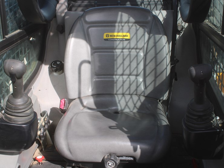 2021-new-holland-c327-image-46