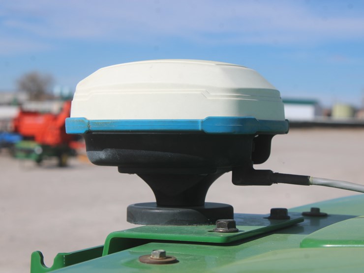 john-deere-8100-image-81