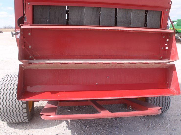 new-holland-br7090-image-44