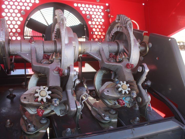 2020-massey-ferguson-1840-image-33