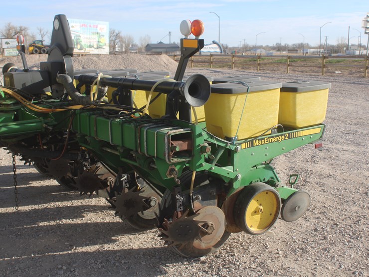john-deere-7200-image-40