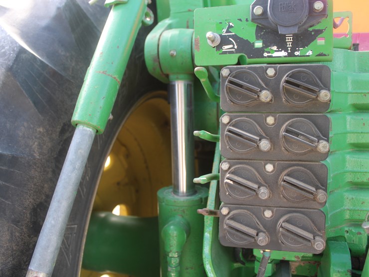 john-deere-8100-image-45