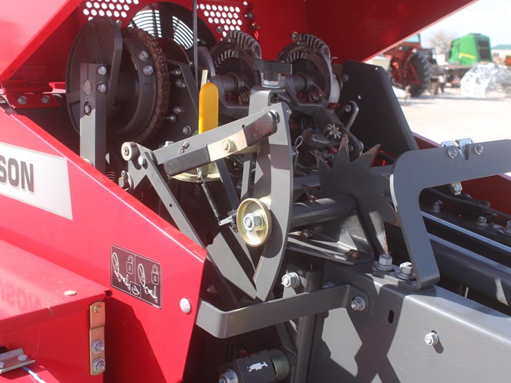 2020-massey-ferguson-1840-image-37