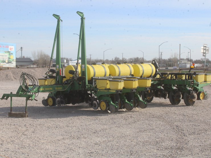 john-deere-7200-image-99