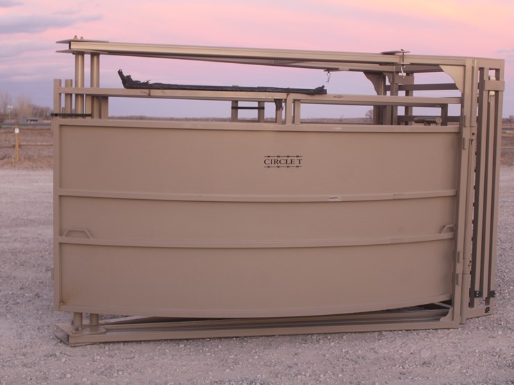 #1087-•-new-circle-t-tub-for-cattle-processing-image-3