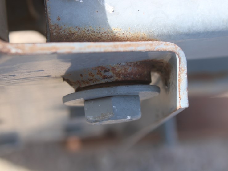 #1070-•-hinniker-12-row-corn-cultivator-image-23