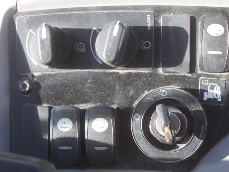 2014-caterpillar-907h2-image-41