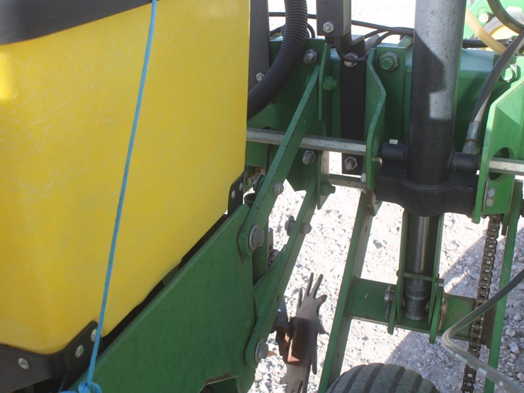 john-deere-7200-image-52