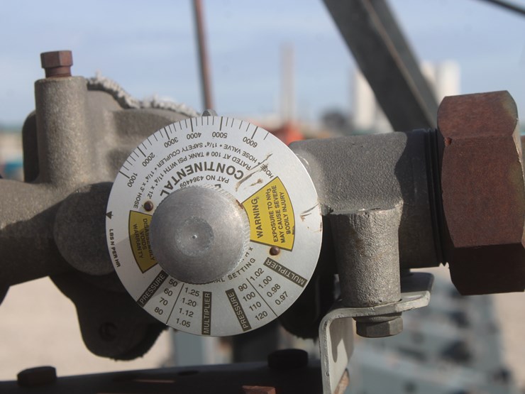 #1070-•-hinniker-12-row-corn-cultivator-image-33