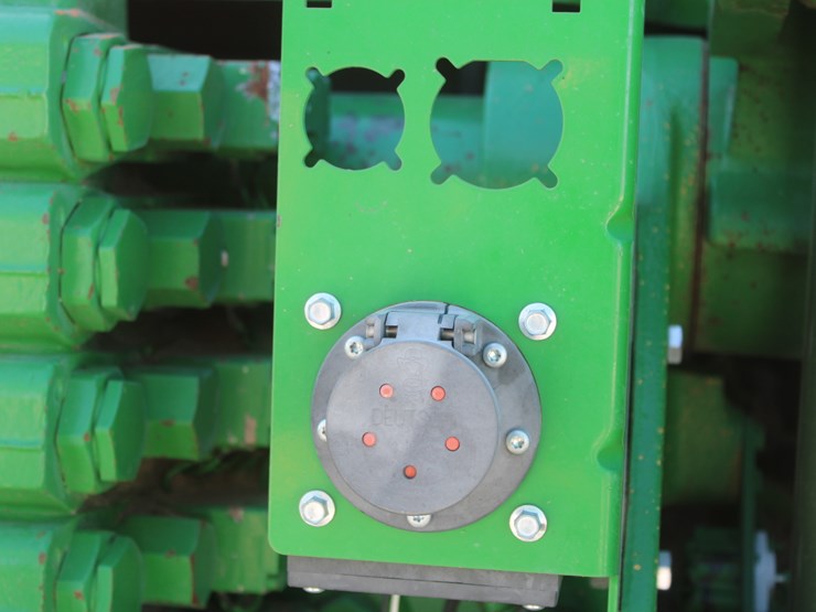 john-deere-8100-image-95