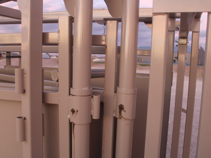 #1087-•-new-circle-t-tub-for-cattle-processing-image-13