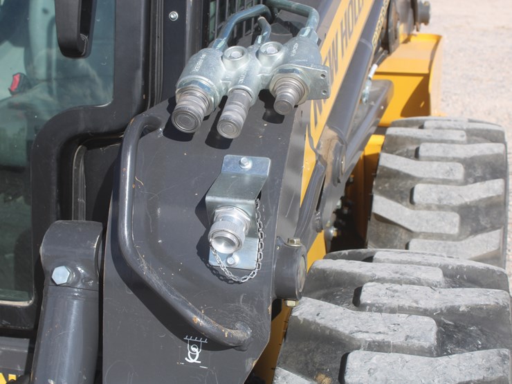 2021-new-holland-c327-image-17