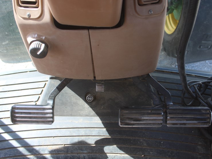 john-deere-8100-image-83