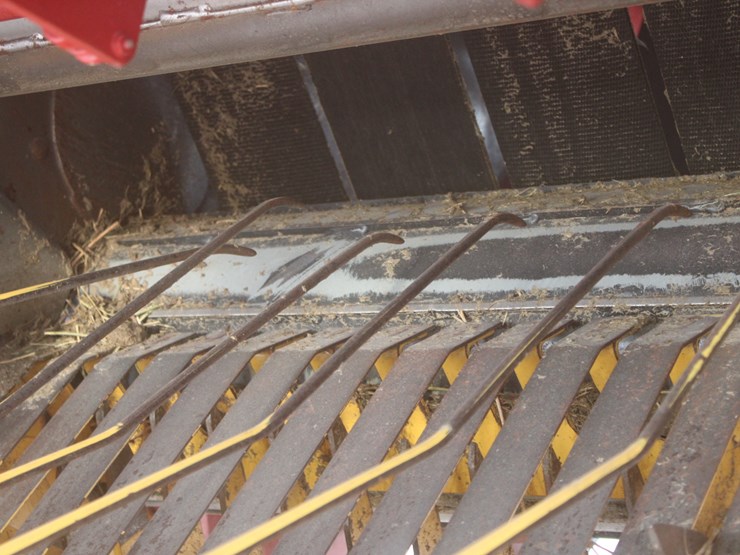 new-holland-br7090-image-21