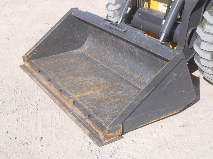 2021-new-holland-c327-image-10