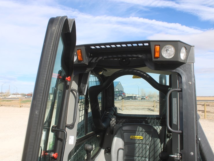 2021-new-holland-c327-image-44