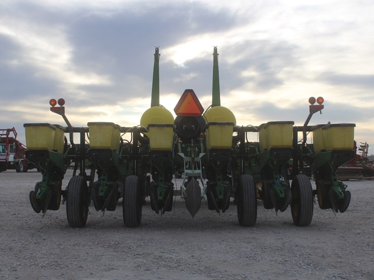 john-deere-7200-image-4