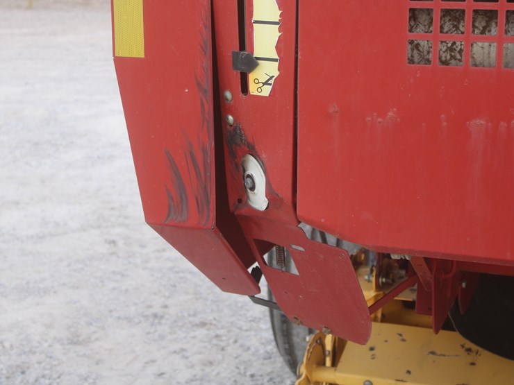 new-holland-br7090-image-63