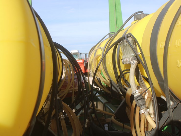 john-deere-7200-image-39