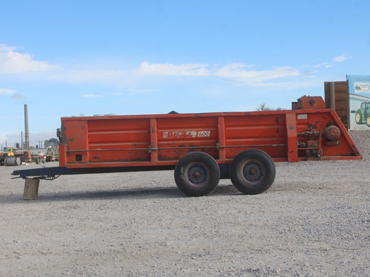 #1081-•-du-al-600-manure-spreader-image-1