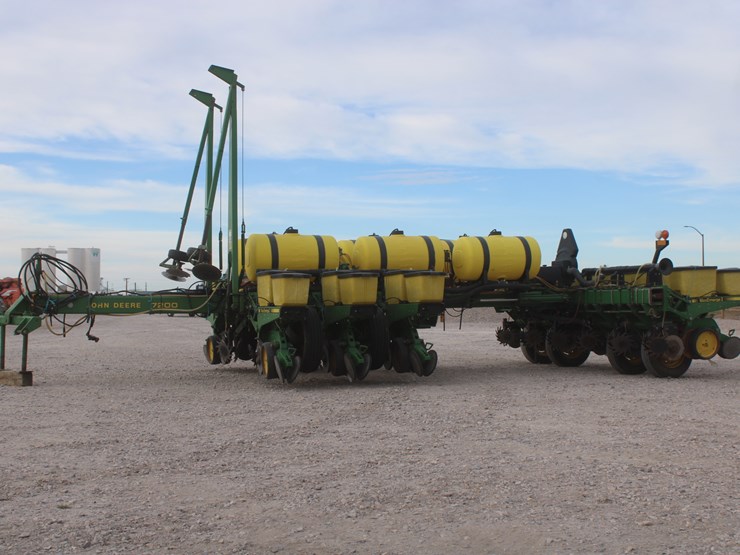 john-deere-7200-image-2