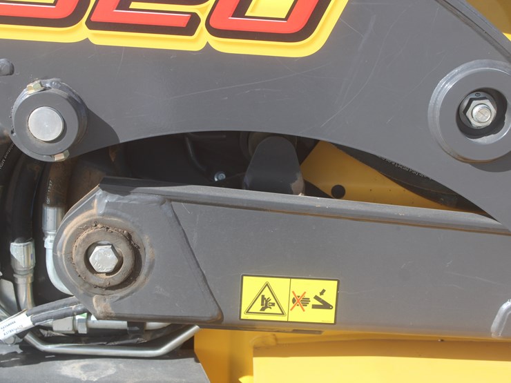 2021-new-holland-c327-image-25