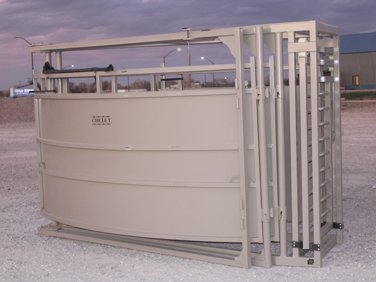 #1087-•-new-circle-t-tub-for-cattle-processing-image-25