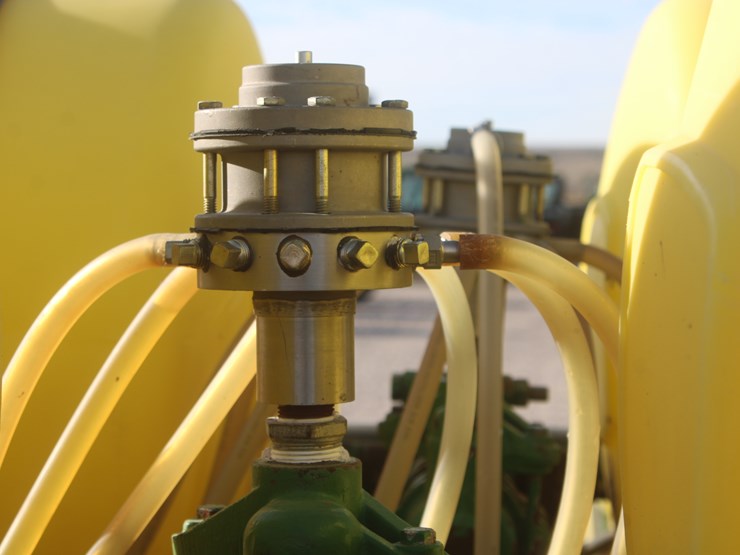 john-deere-7200-image-81