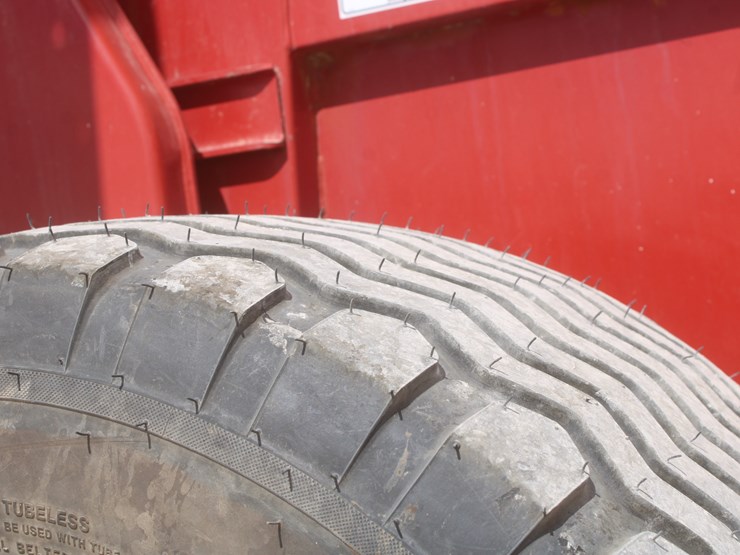 new-holland-br7090-image-40