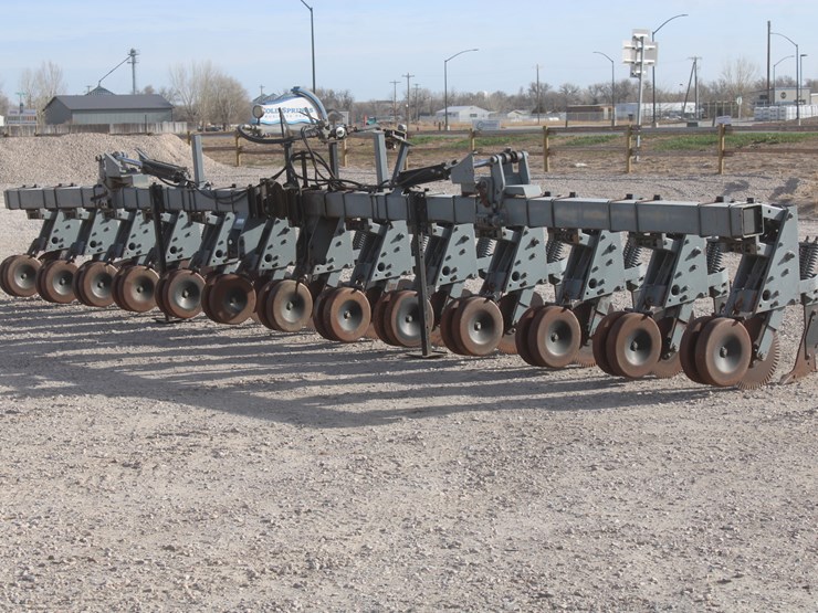 #1070-•-hinniker-12-row-corn-cultivator-image-1