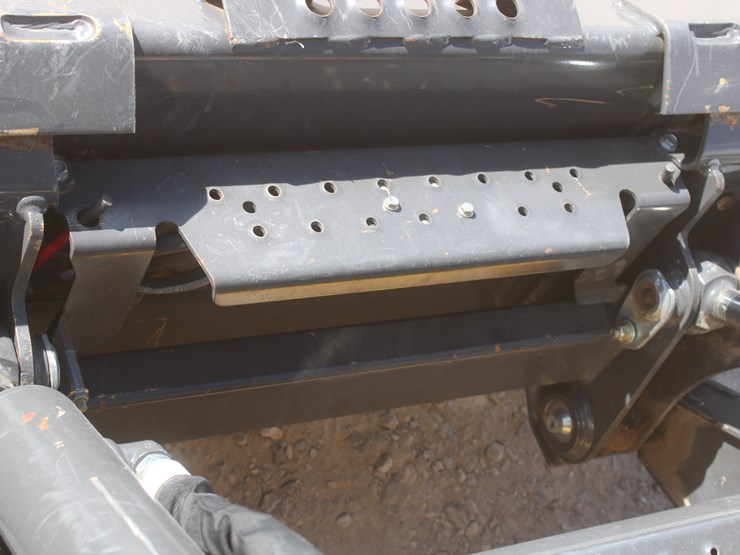 2021-new-holland-c327-image-13