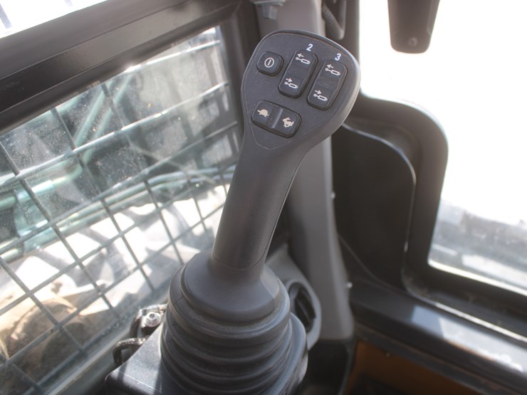 2021-new-holland-c327-image-50