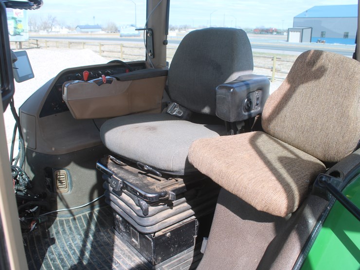 john-deere-8100-image-68