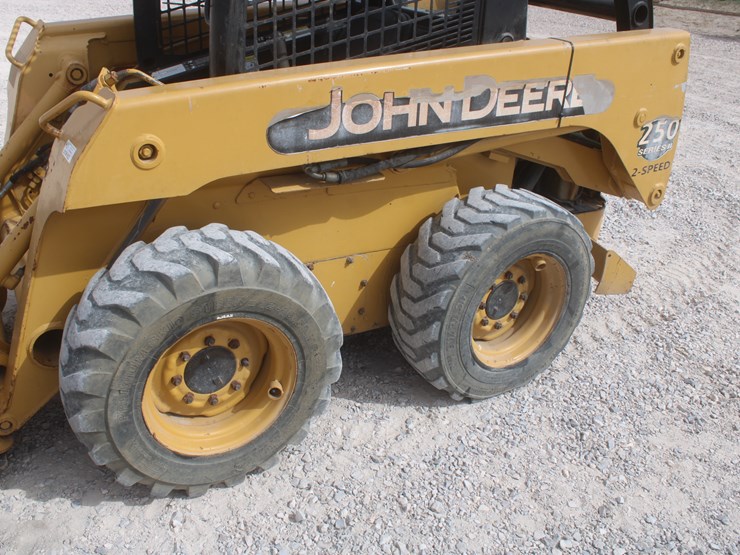 john-deere-250-image-22