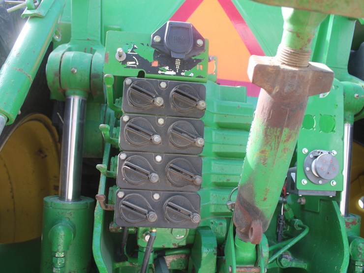 john-deere-8100-image-39